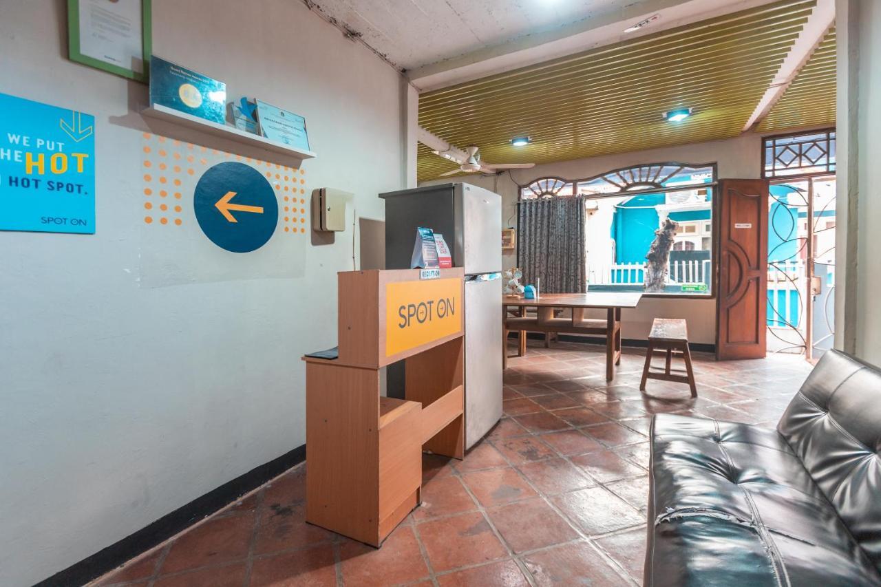 Spot On 2033 Kayumanis Homestay Syariah Jacarta Exterior foto