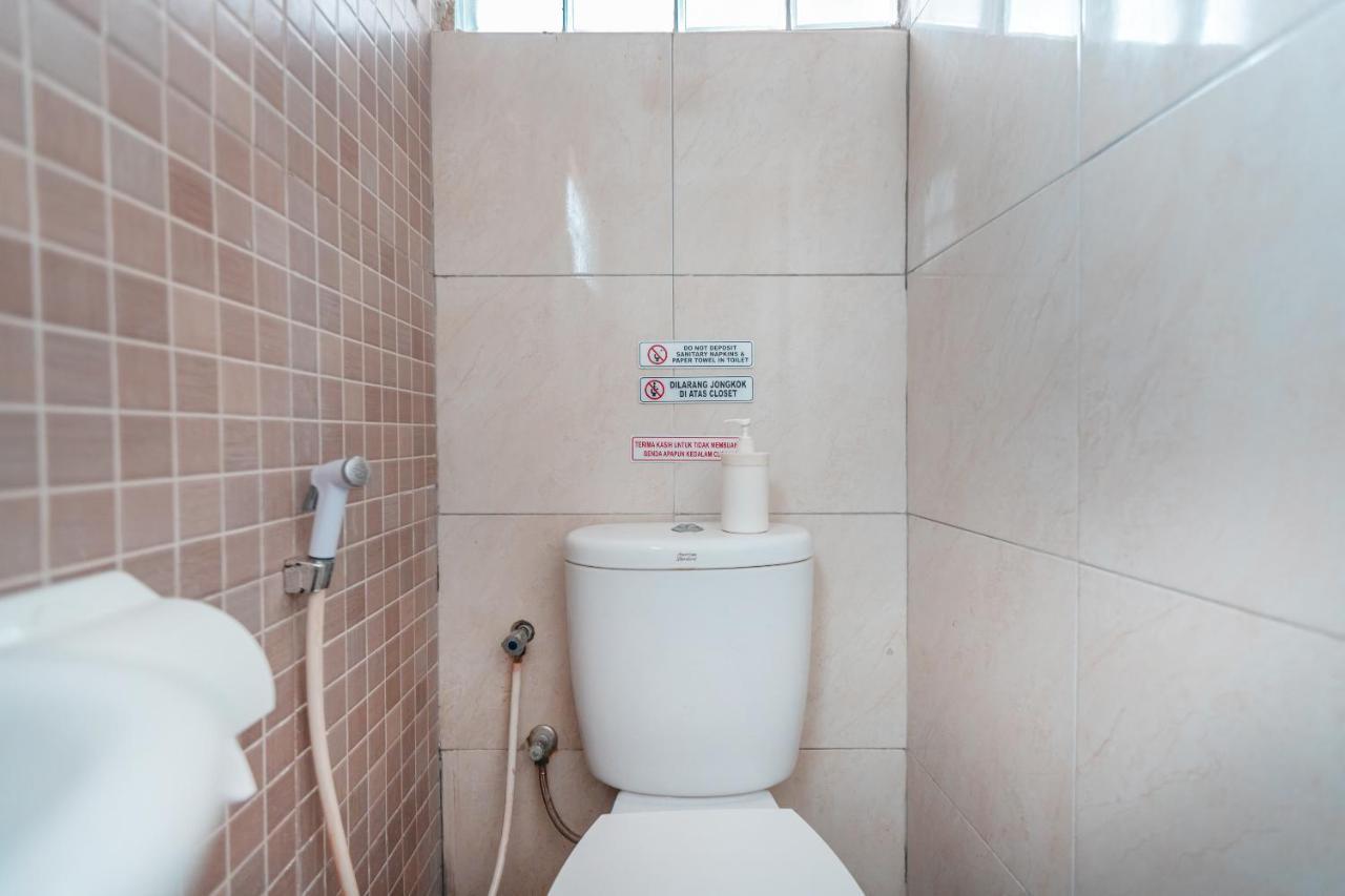 Spot On 2033 Kayumanis Homestay Syariah Jacarta Exterior foto