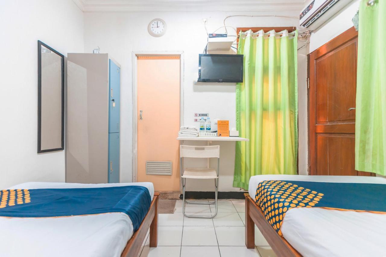 Spot On 2033 Kayumanis Homestay Syariah Jacarta Exterior foto
