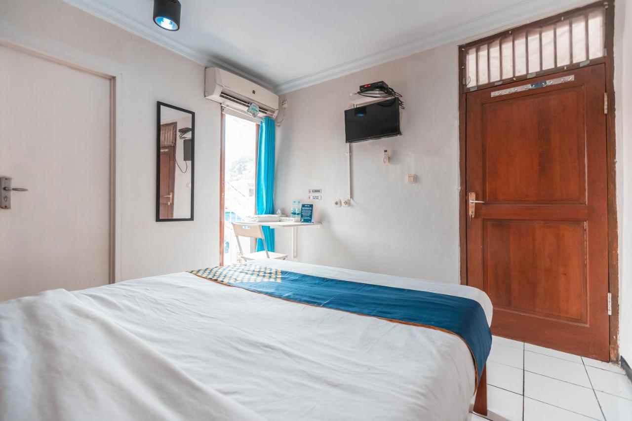 Spot On 2033 Kayumanis Homestay Syariah Jacarta Exterior foto