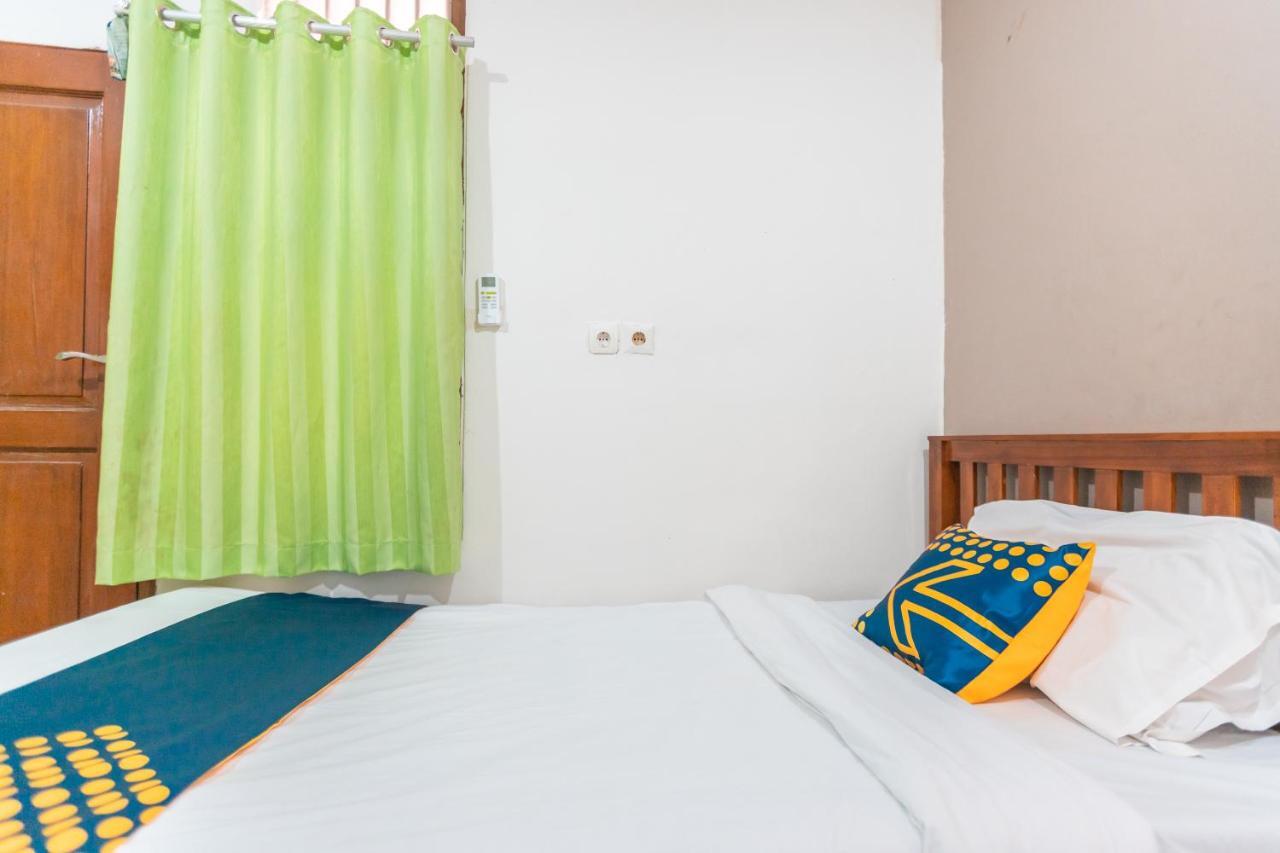 Spot On 2033 Kayumanis Homestay Syariah Jacarta Exterior foto