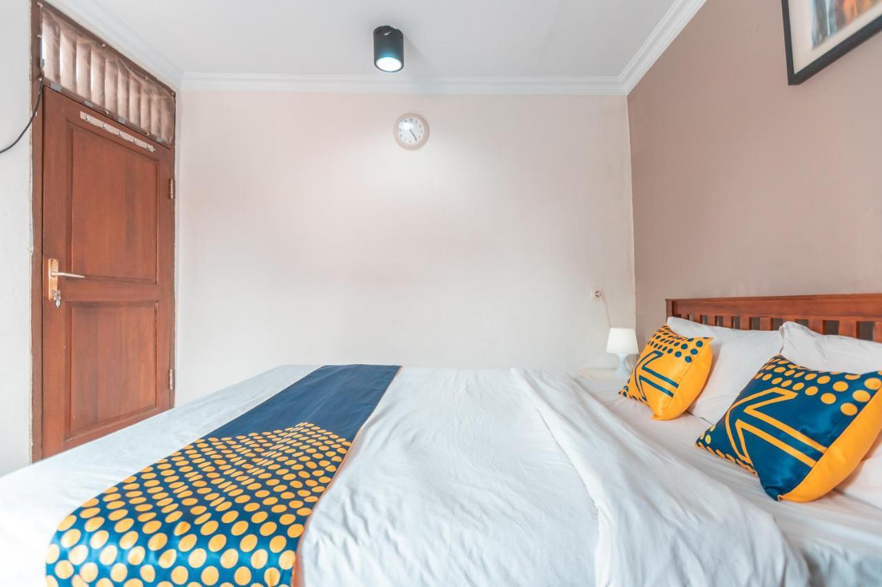 Spot On 2033 Kayumanis Homestay Syariah Jacarta Exterior foto