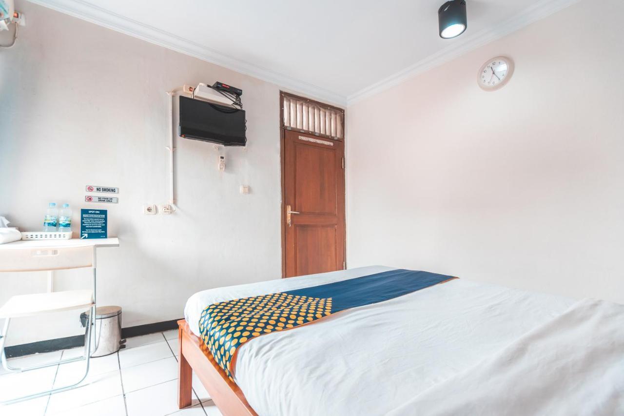 Spot On 2033 Kayumanis Homestay Syariah Jacarta Exterior foto