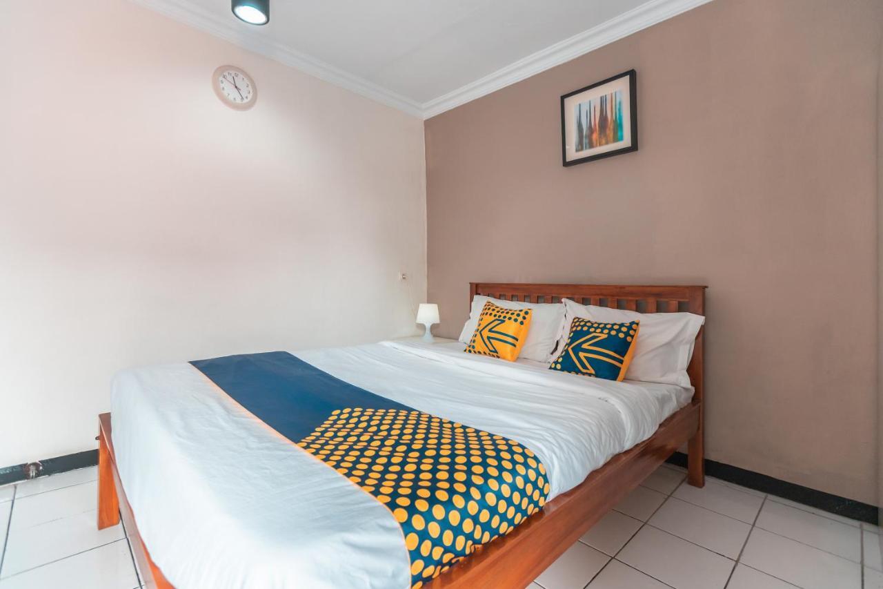 Spot On 2033 Kayumanis Homestay Syariah Jacarta Exterior foto