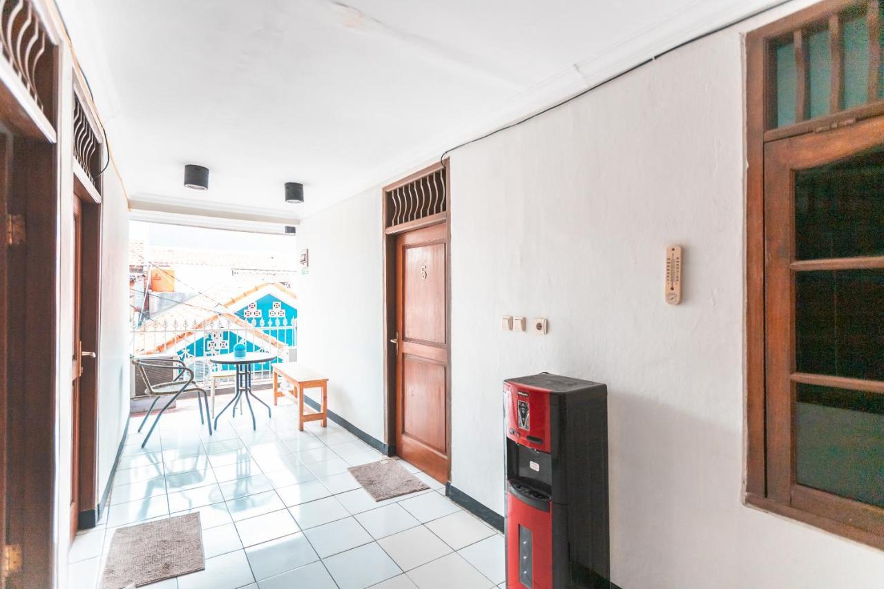 Spot On 2033 Kayumanis Homestay Syariah Jacarta Exterior foto
