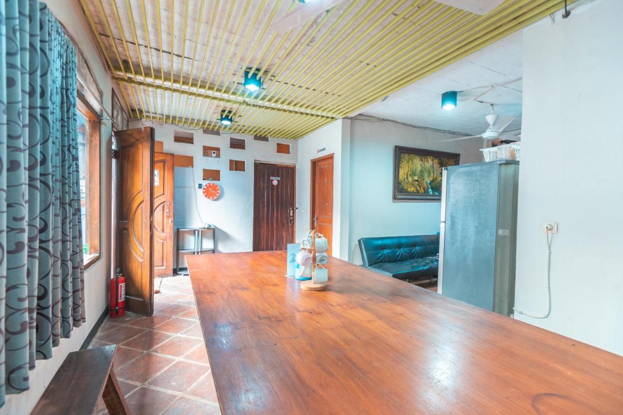 Spot On 2033 Kayumanis Homestay Syariah Jacarta Exterior foto